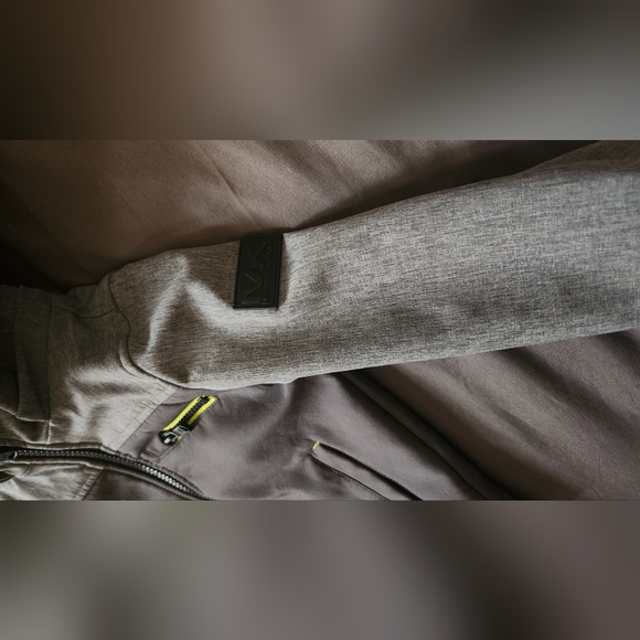 Coat/rain Jacket - Picture 3 of 8